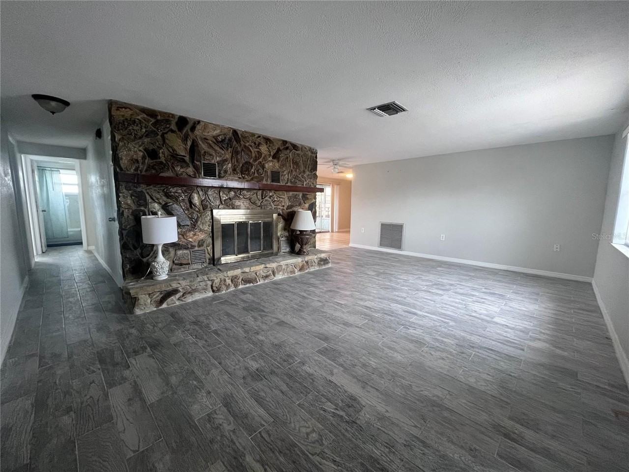 13632 Stacey Dr - Photo 3 of 18