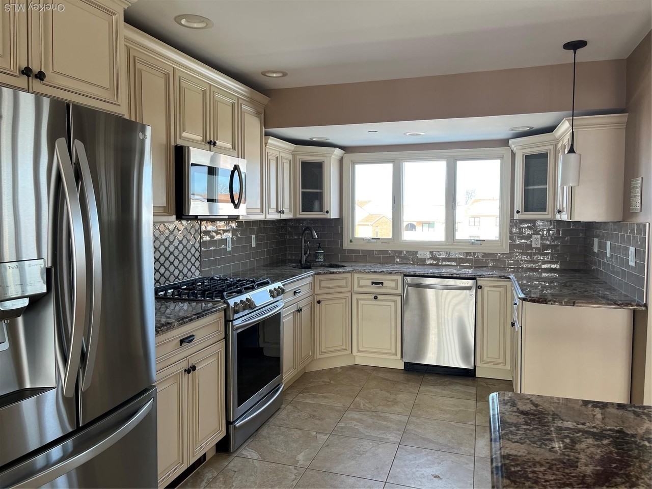 50 Florence Ave - Photo 6 of 23