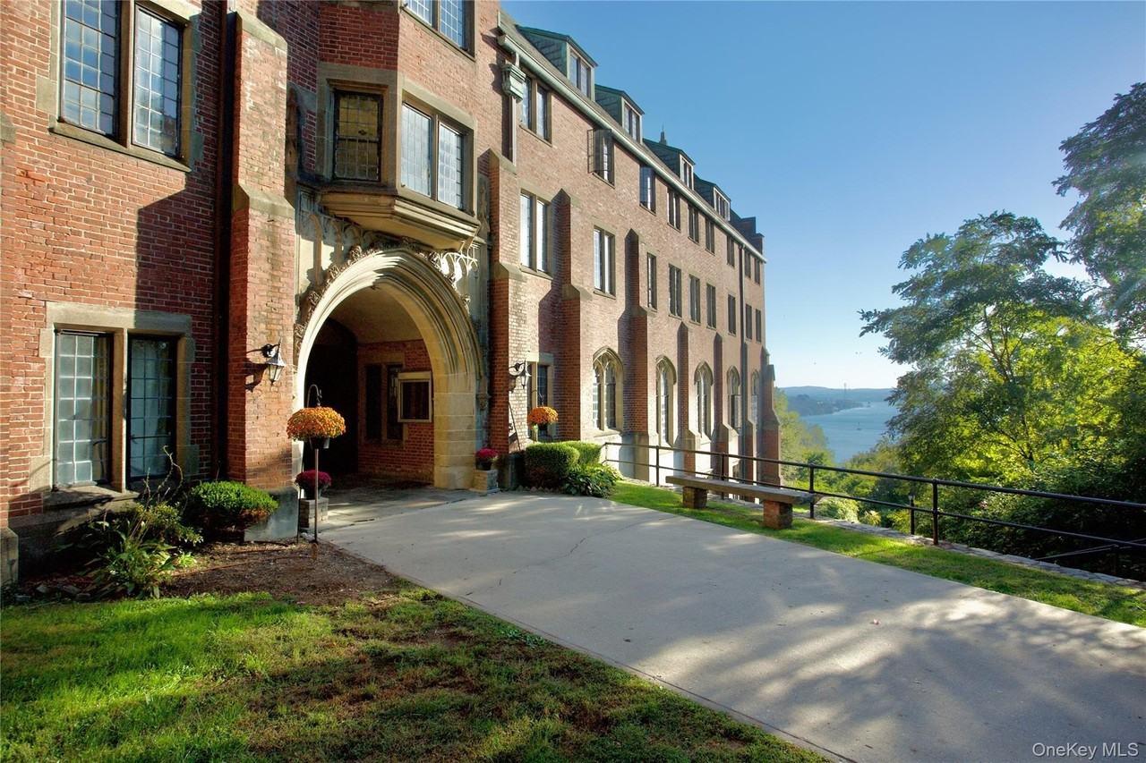 403 Chateau Rive Unit 403 #403 - Photo 4 of 21