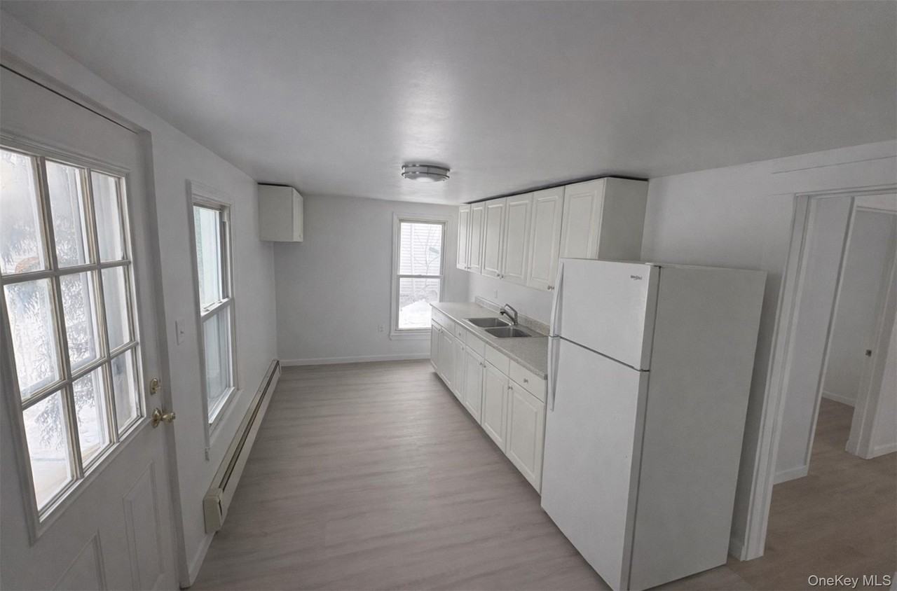 203 W Main St 1st Fl - Photo 2 of 8