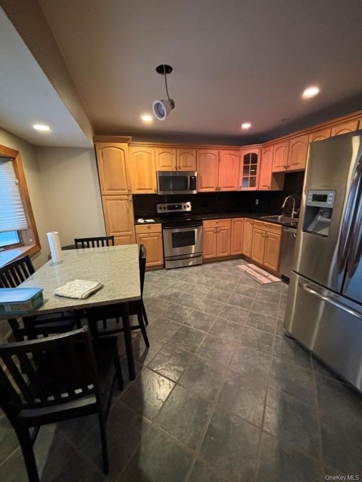 23 W Court Dr - Photo 3 of 9