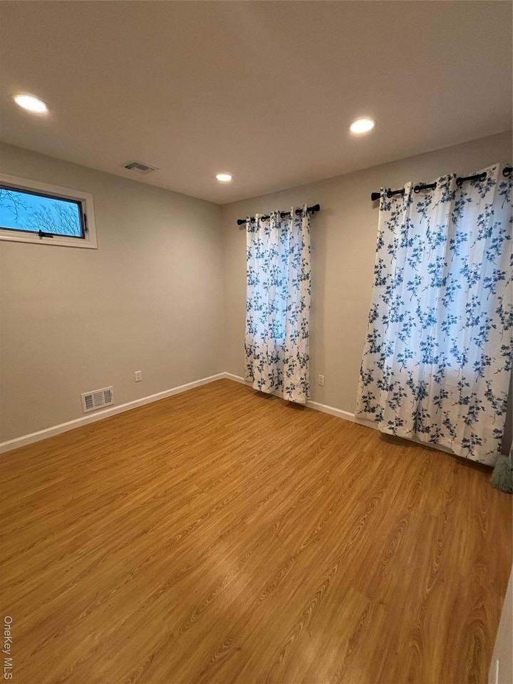 23 W Court Dr - Photo 6 of 9