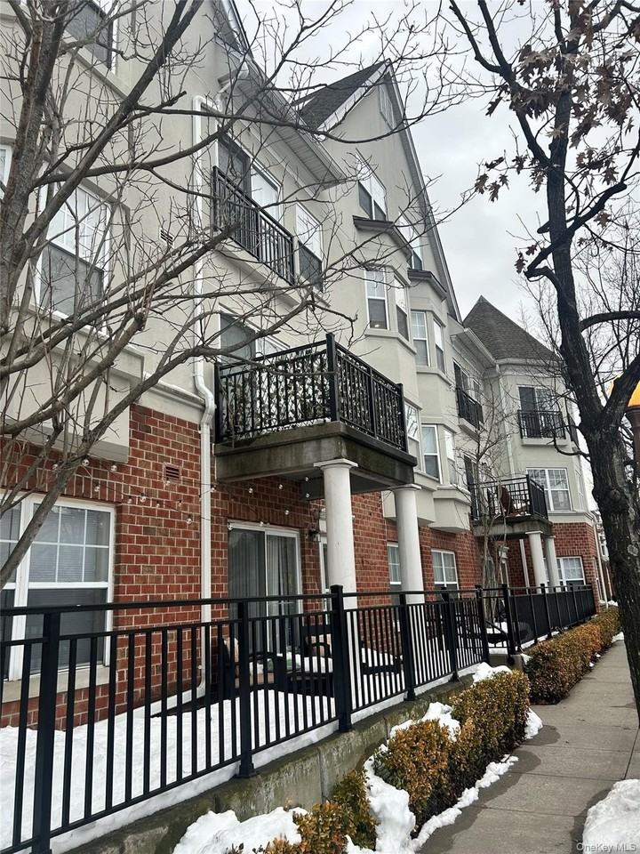 125 Parkway Rd Apt 1220 - Photo 2 of 19