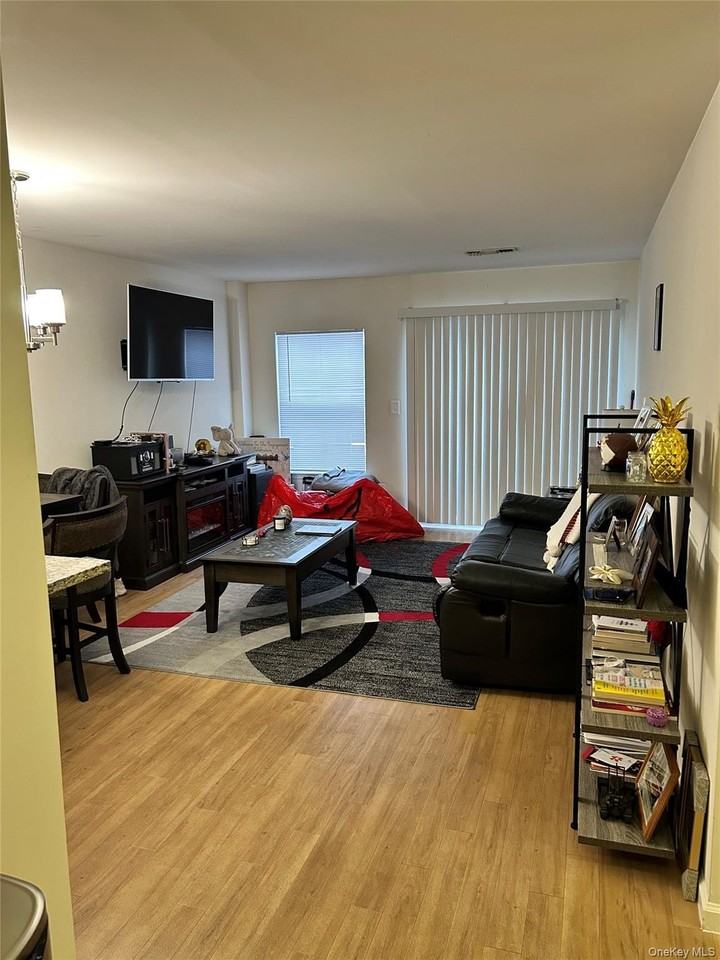 125 Parkway Rd Apt 1220 - Photo 4 of 19
