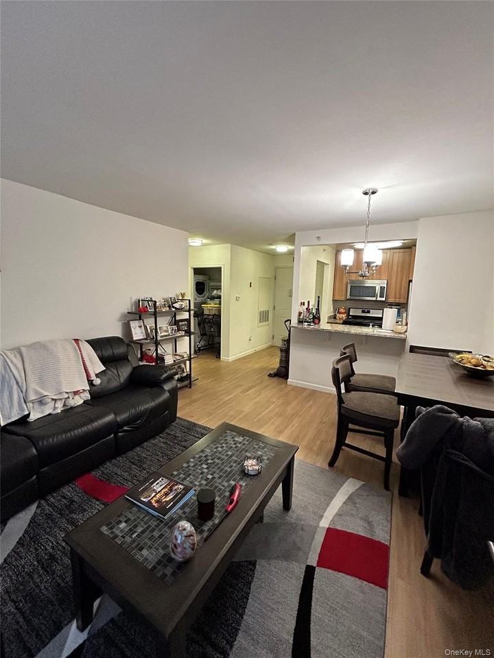 125 Parkway Rd Apt 1220 - Photo 5 of 19