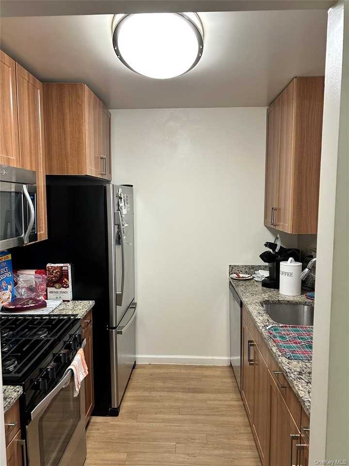 125 Parkway Rd Apt 1220 - Photo 6 of 19