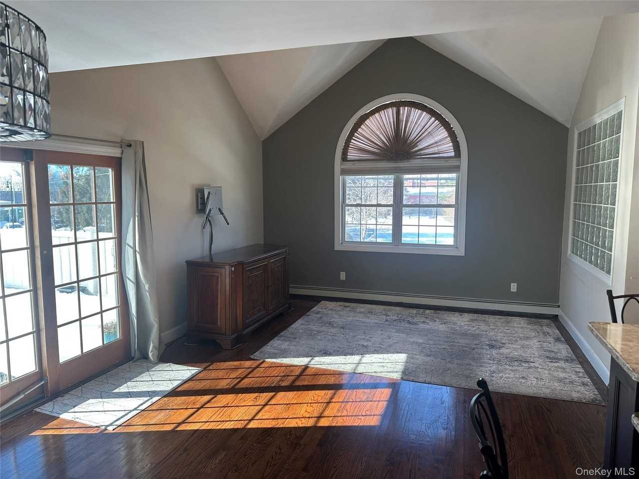 17 Lee Ave - Photo 4 of 17