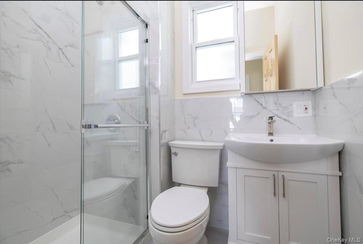 14614 Shore Ave - Photo 5 of 9