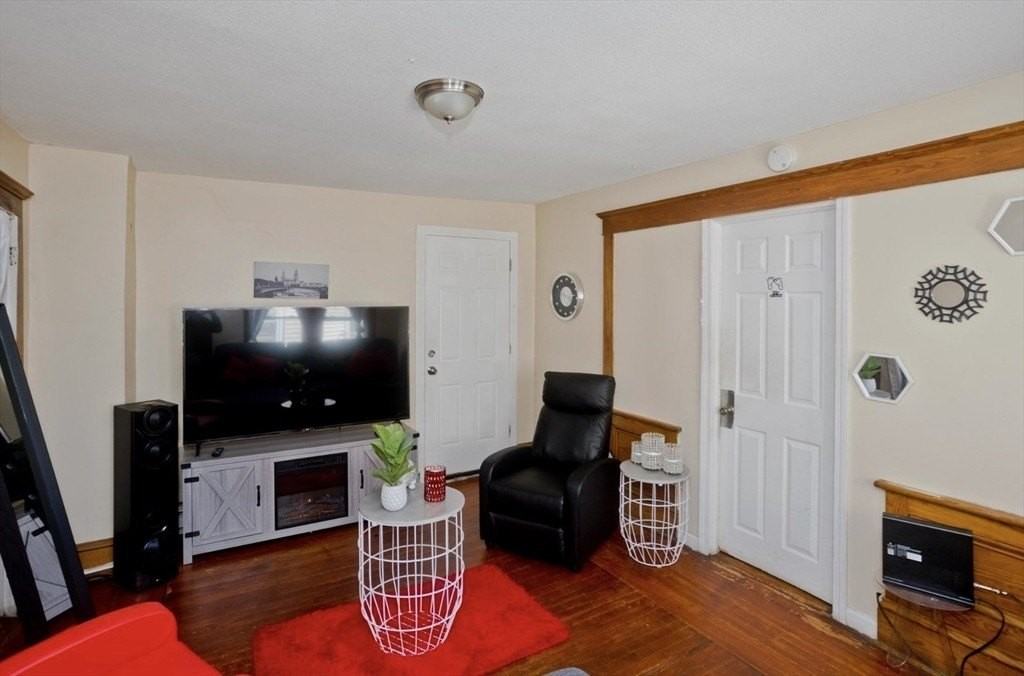 3 Saint Paul St Unit 1 - Photo 5 of 13