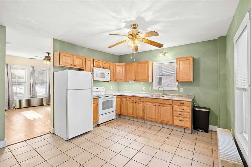 78 Essex St Unit 1 - Photo 2 of 20