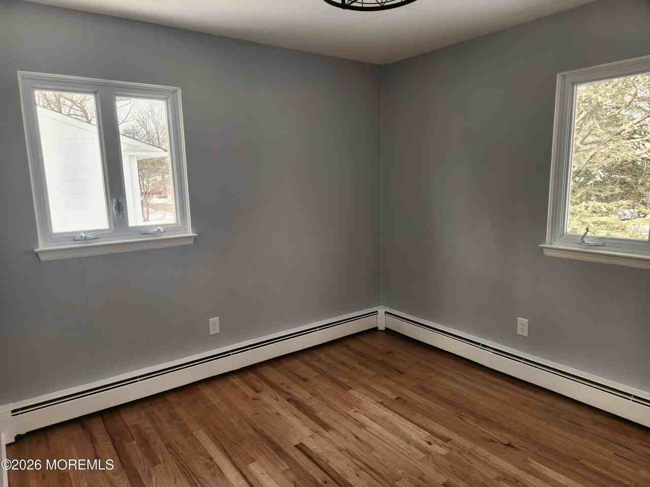 883 Roundtree Dr - Photo 6 of 10