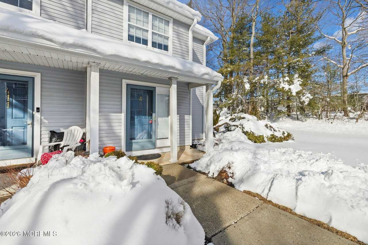 412 Hampton Ct - Photo 2 of 18