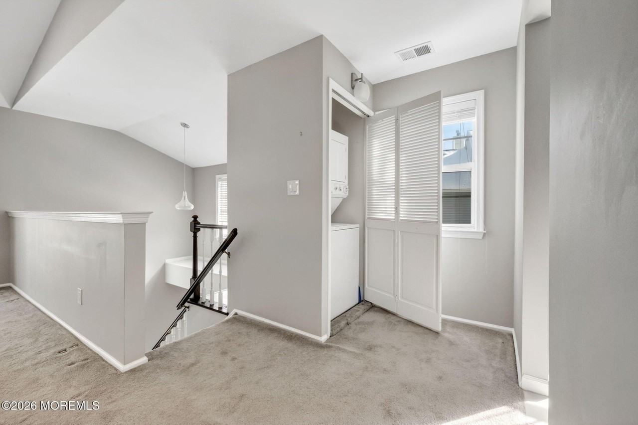 412 Hampton Ct - Photo 5 of 18