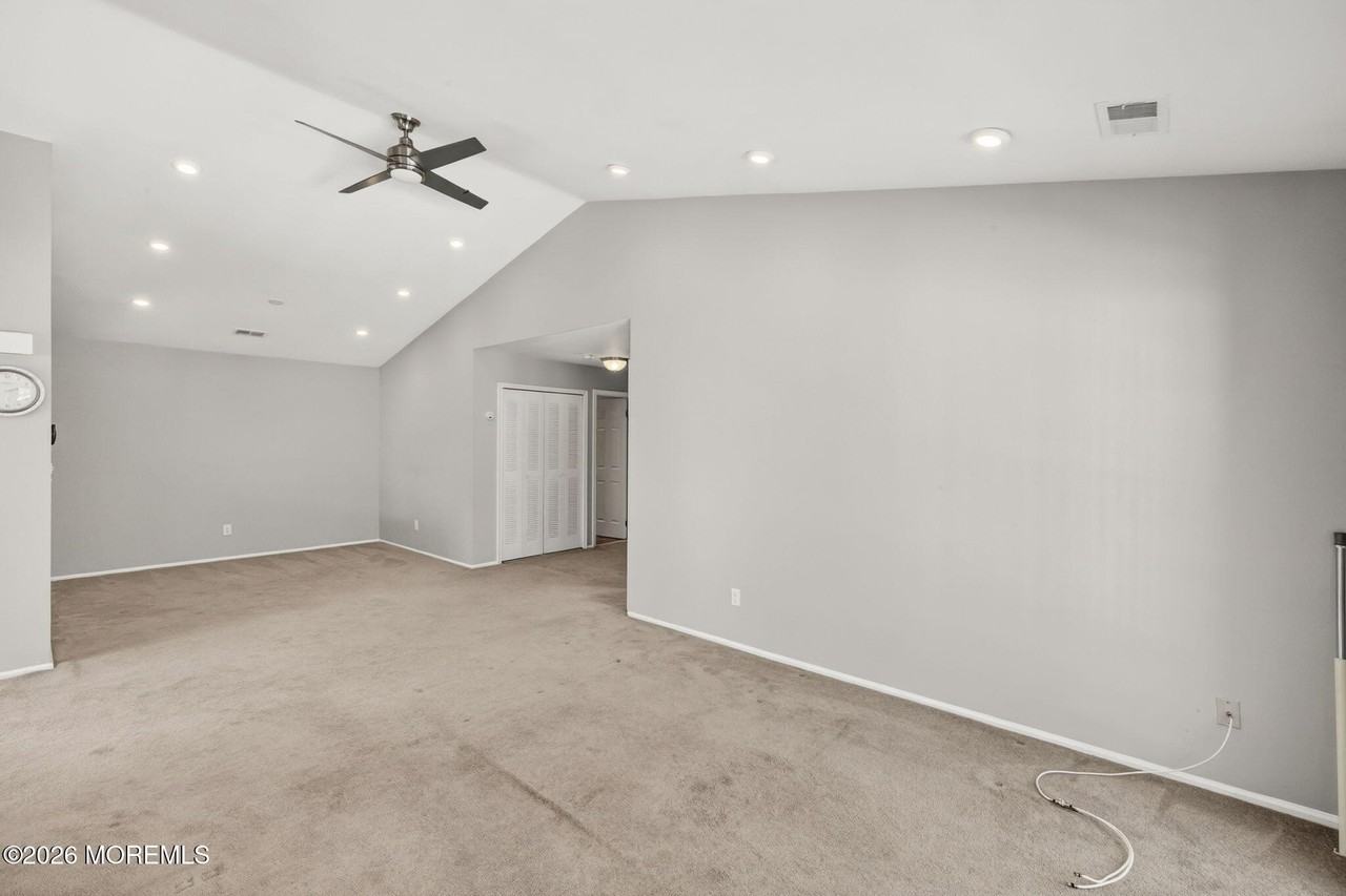 412 Hampton Ct - Photo 7 of 18