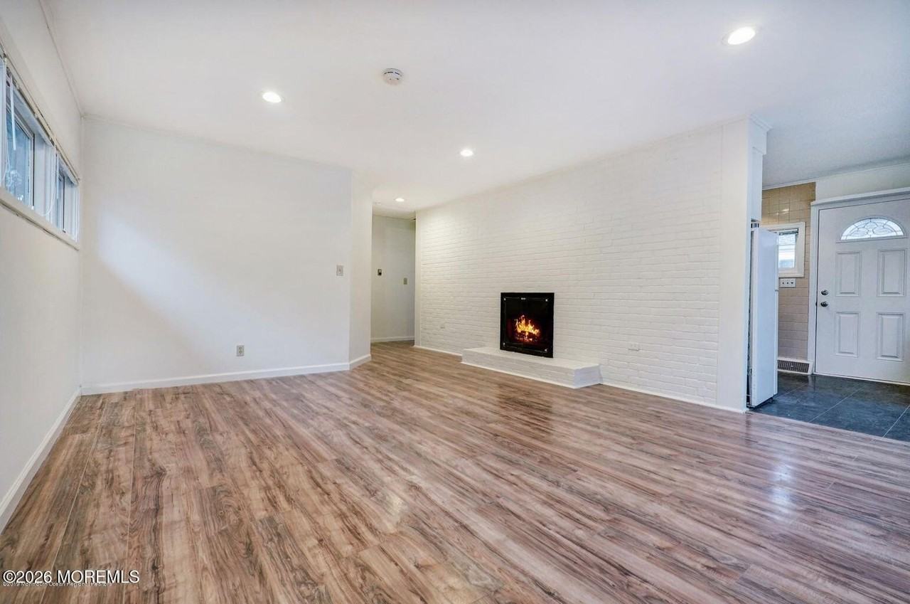 59 Lakewood Rd - Photo 5 of 13