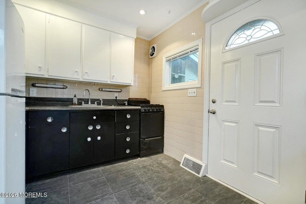 59 Lakewood Rd - Photo 6 of 13