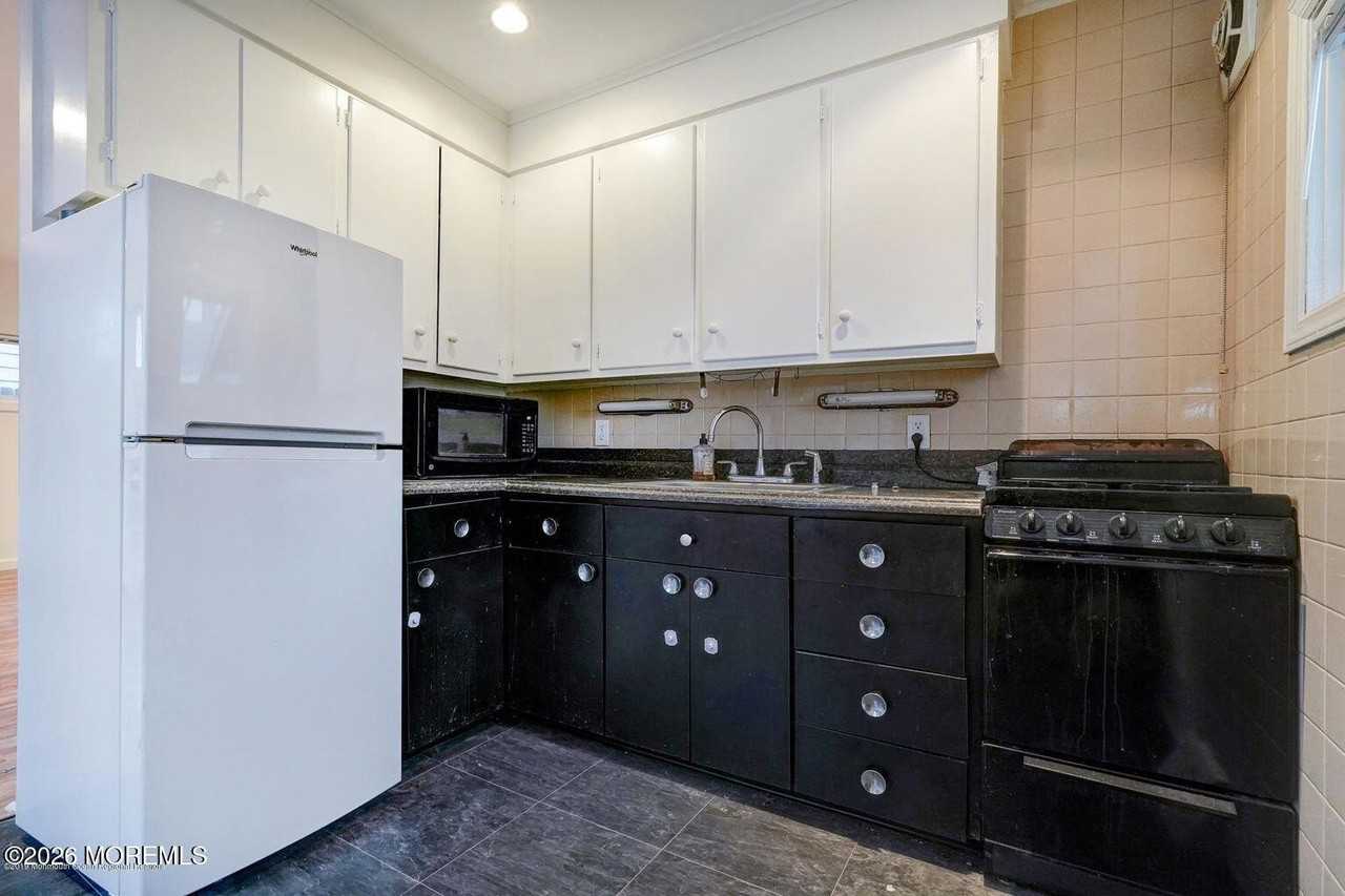 59 Lakewood Rd - Photo 7 of 13