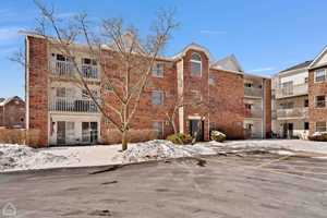 featured image of 1351 Cunat Ct Apt 2d