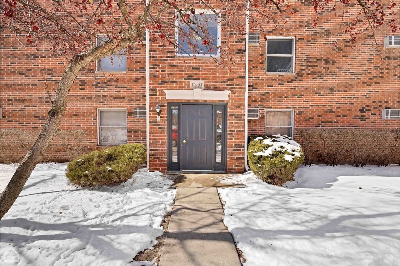 1351 Cunat Ct Apt 2d - Photo 2 of 24