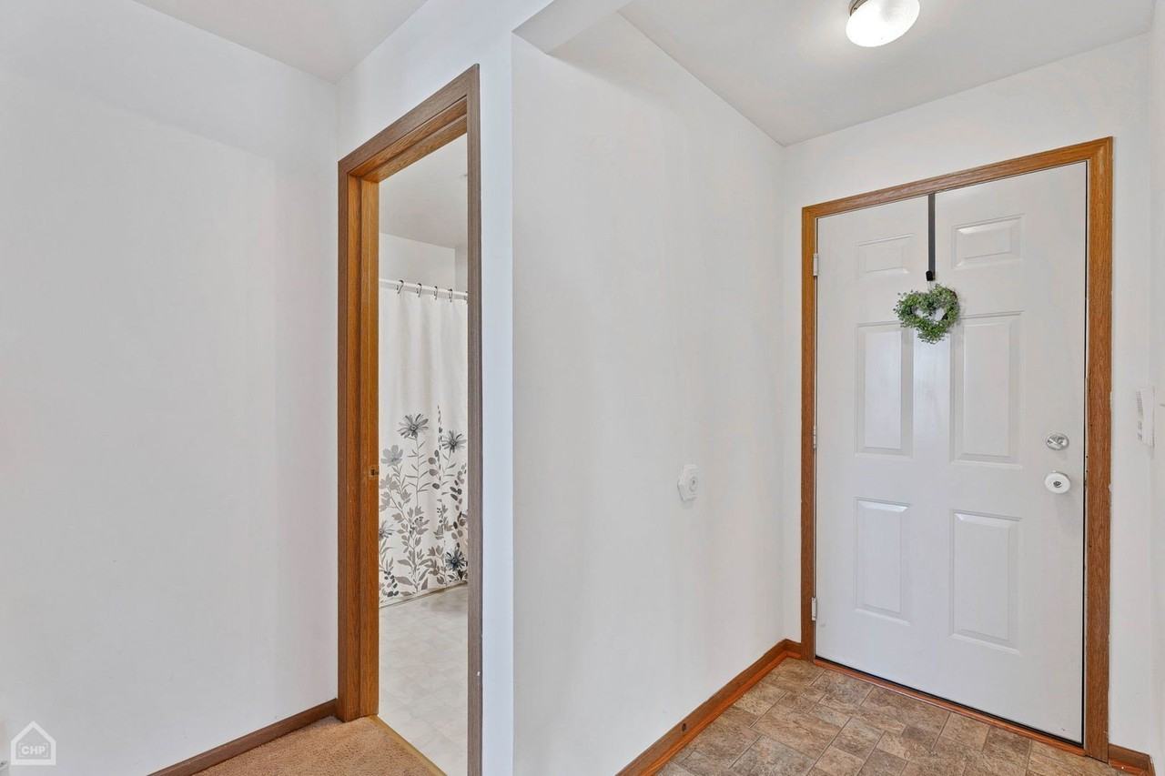 1351 Cunat Ct Apt 2d - Photo 3 of 24