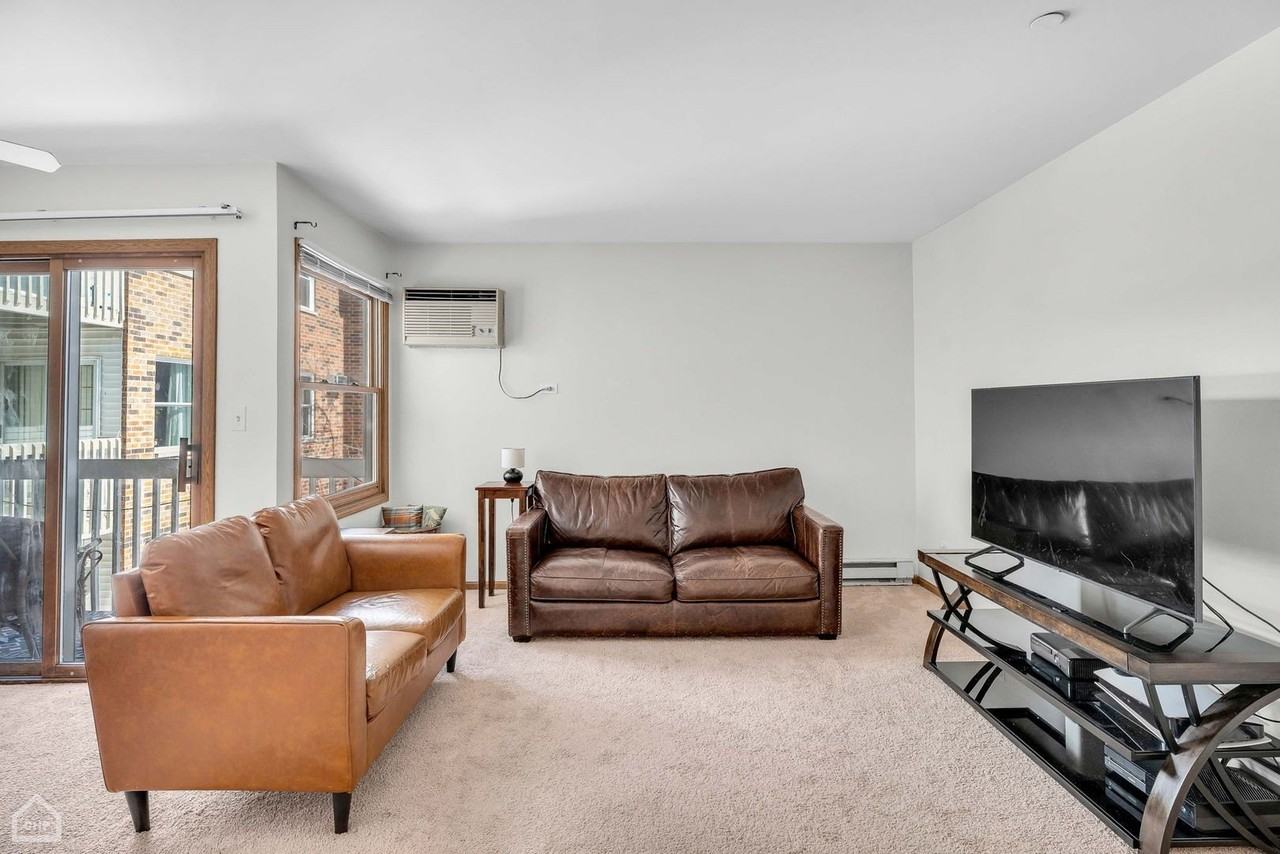 1351 Cunat Ct Apt 2d - Photo 4 of 24