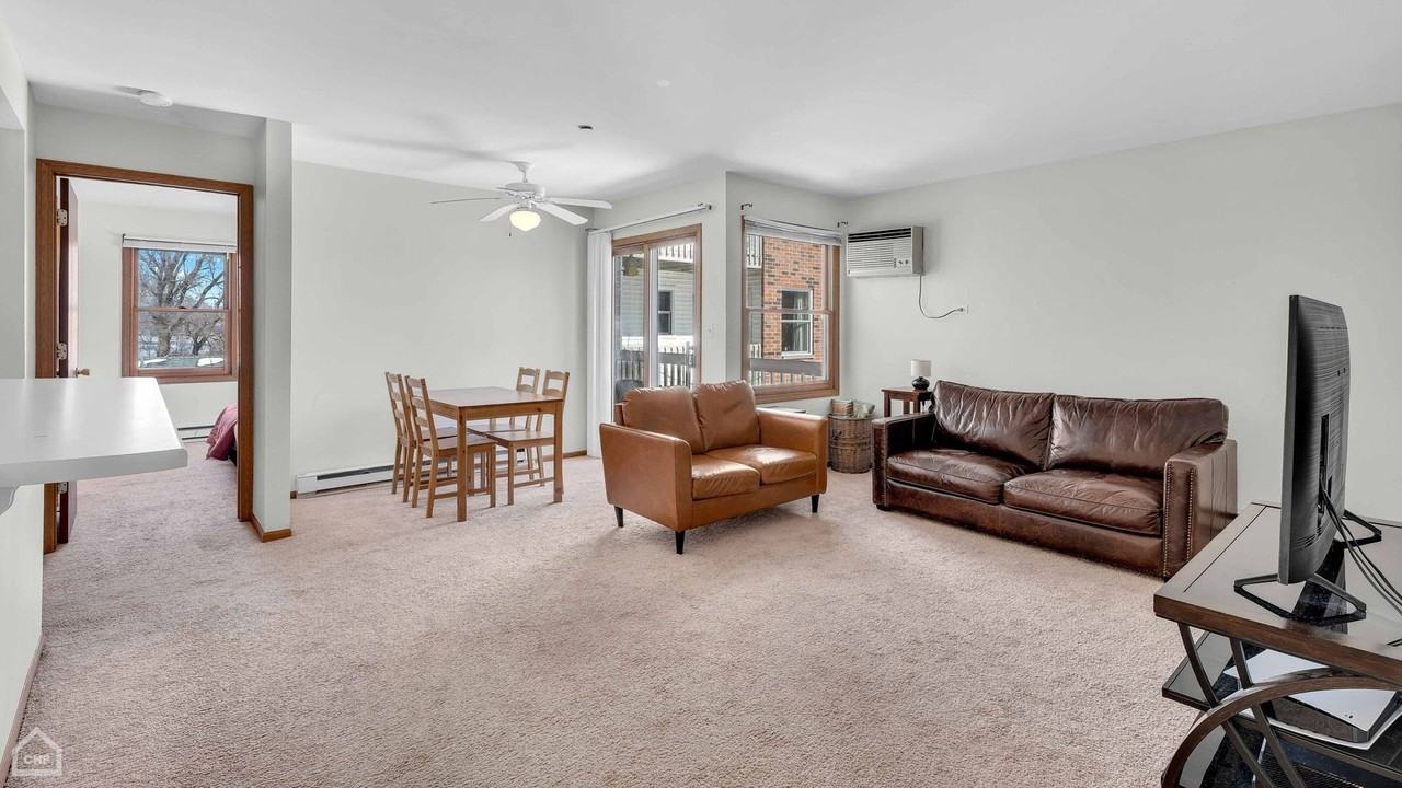 1351 Cunat Ct Apt 2d - Photo 5 of 24