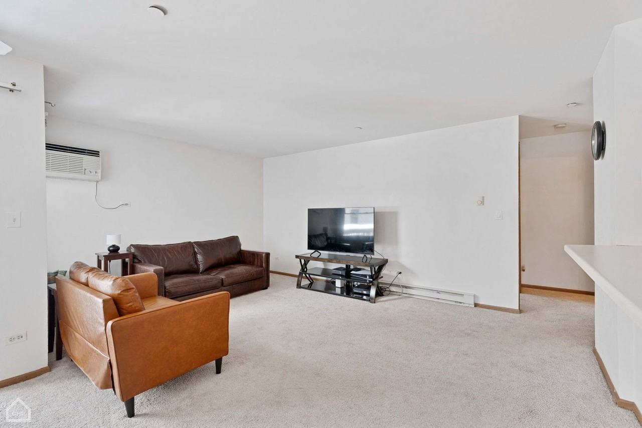 1351 Cunat Ct Apt 2d - Photo 6 of 24