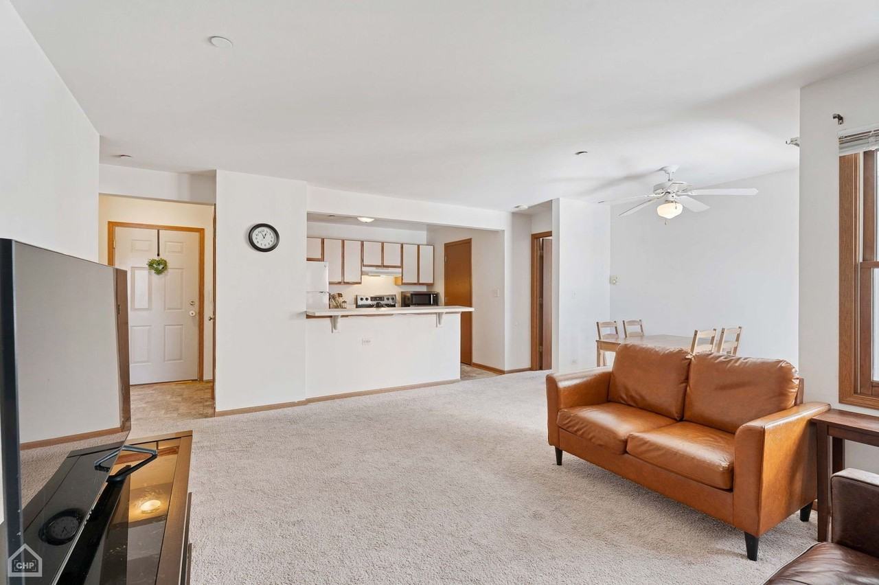 1351 Cunat Ct Apt 2d - Photo 7 of 24