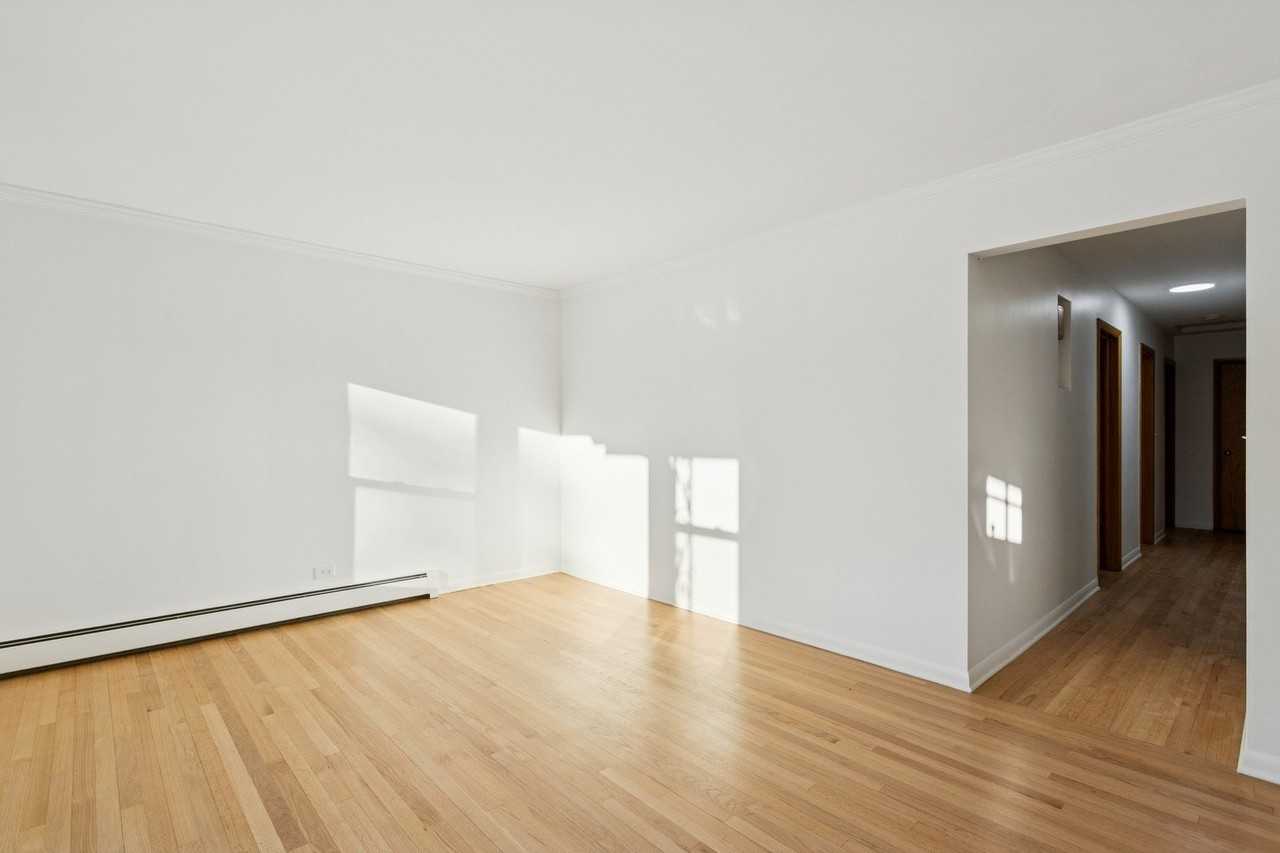 645 Justina St - Photo 5 of 24