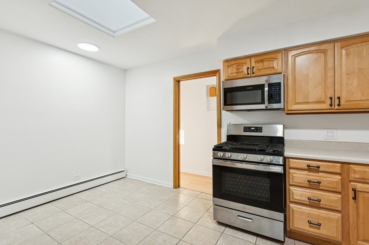 645 Justina St - Photo 7 of 24