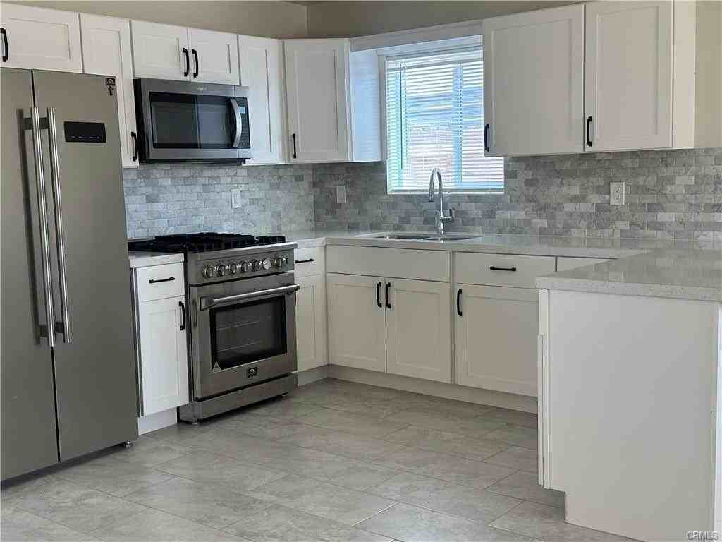 1094 Donna Ln - Photo 4 of 12