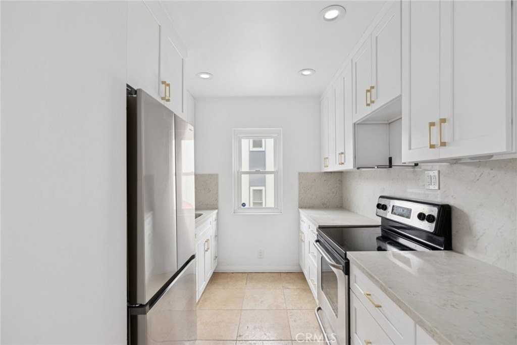 245 Aster St #7 - Photo 3 of 8