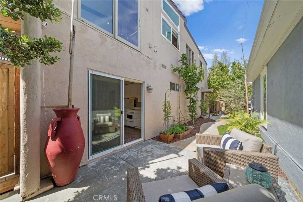 215 Monterey Dr - Photo 3 of 14