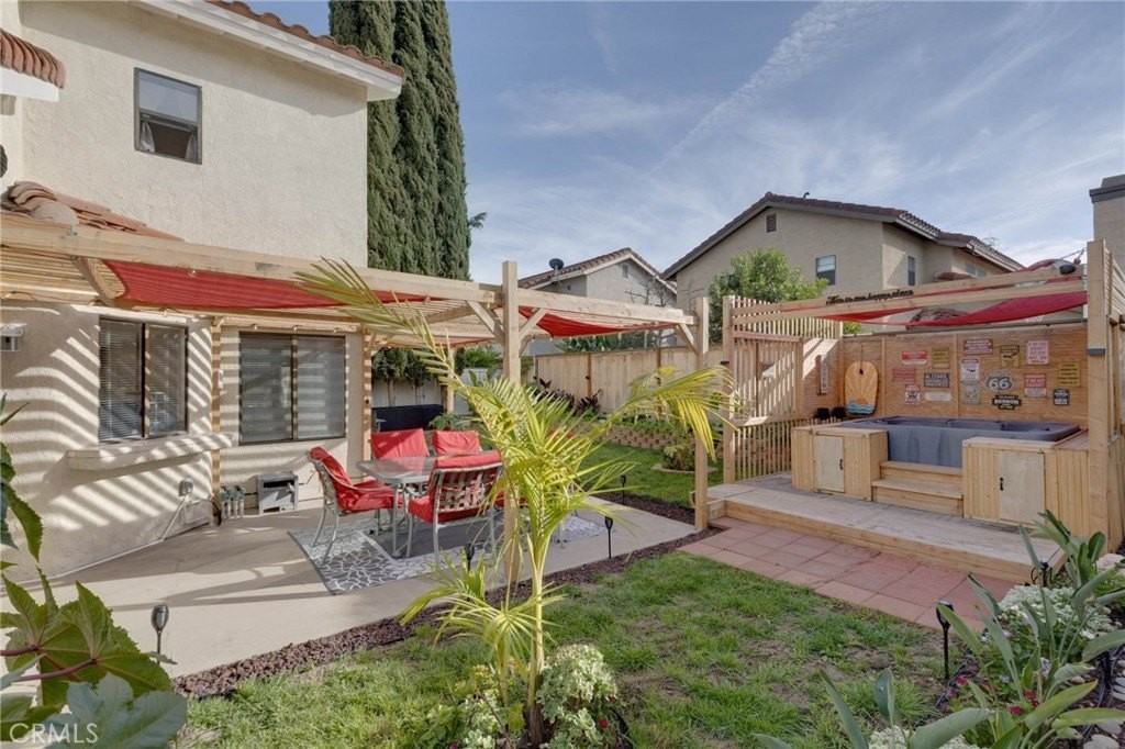 26022 Dundee Dr - Photo 3 of 20