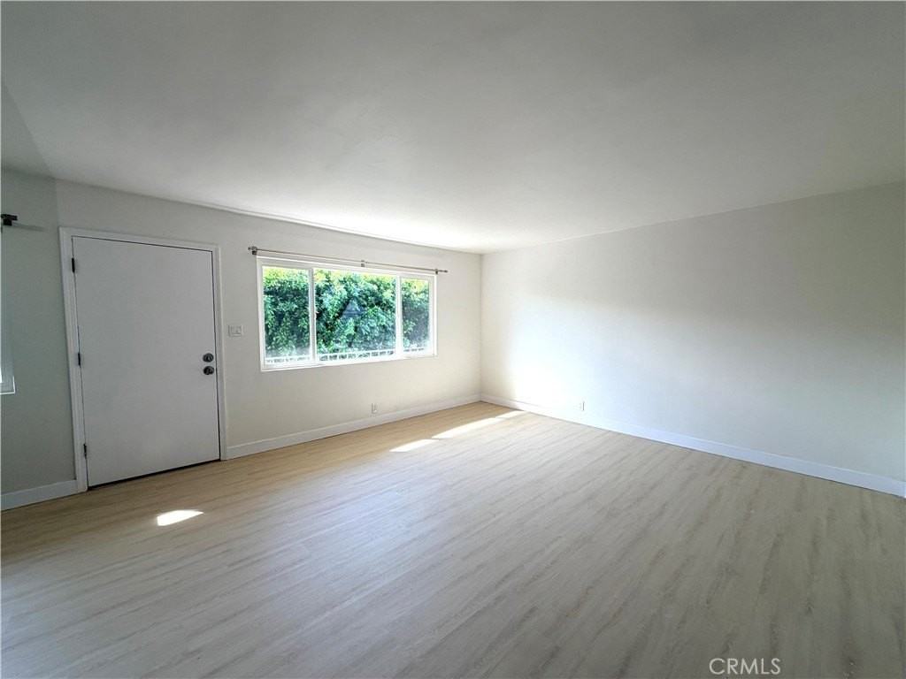 11523 Menlo Ave #D - Photo 3 of 15