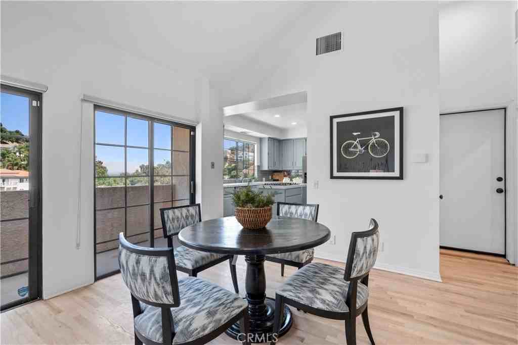 3482 Coldwater Canyon Ave - Photo 5 of 35