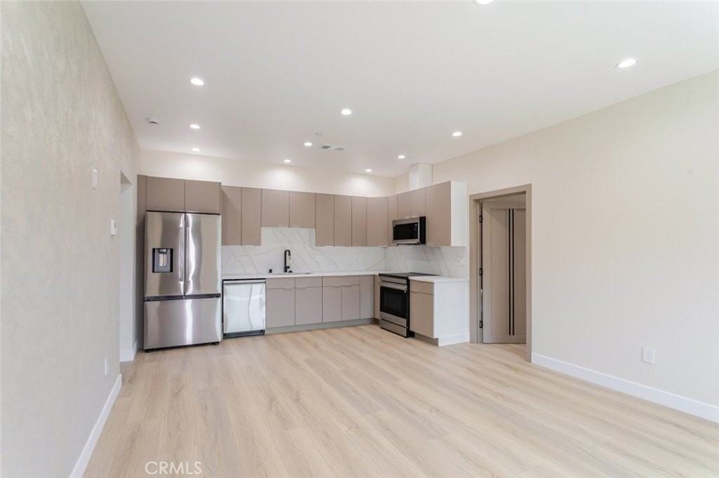 11120 Emelita St - Photo 3 of 20