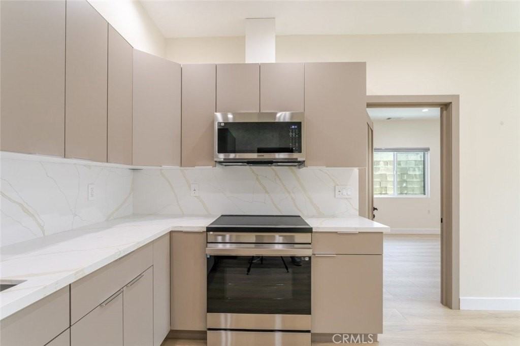 11120 Emelita St - Photo 6 of 20