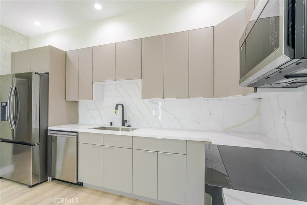 11120 Emelita St - Photo 7 of 20