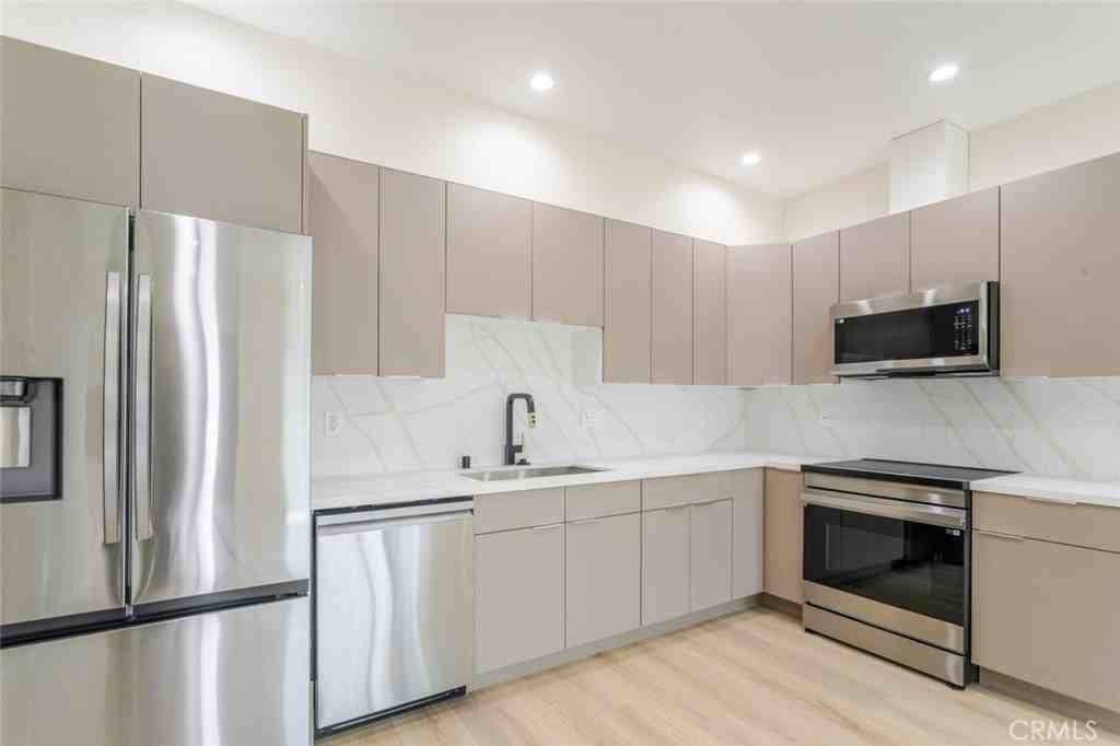 11112 Emelita St - Photo 4 of 21