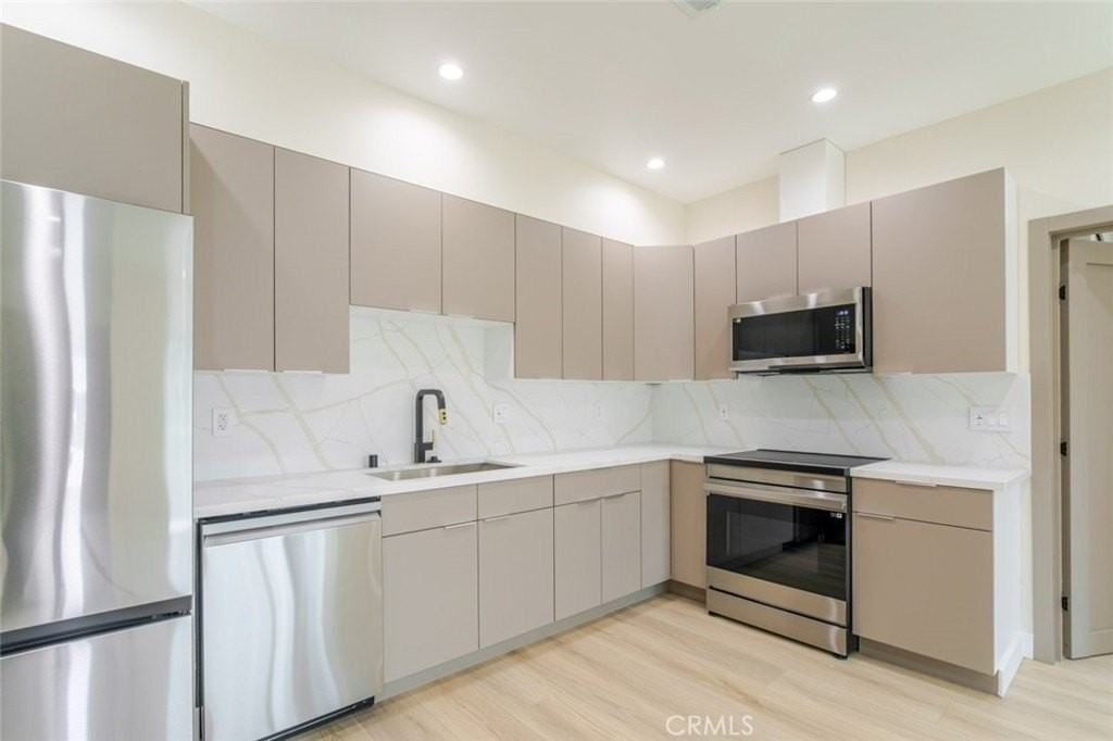 11112 Emelita St - Photo 5 of 21