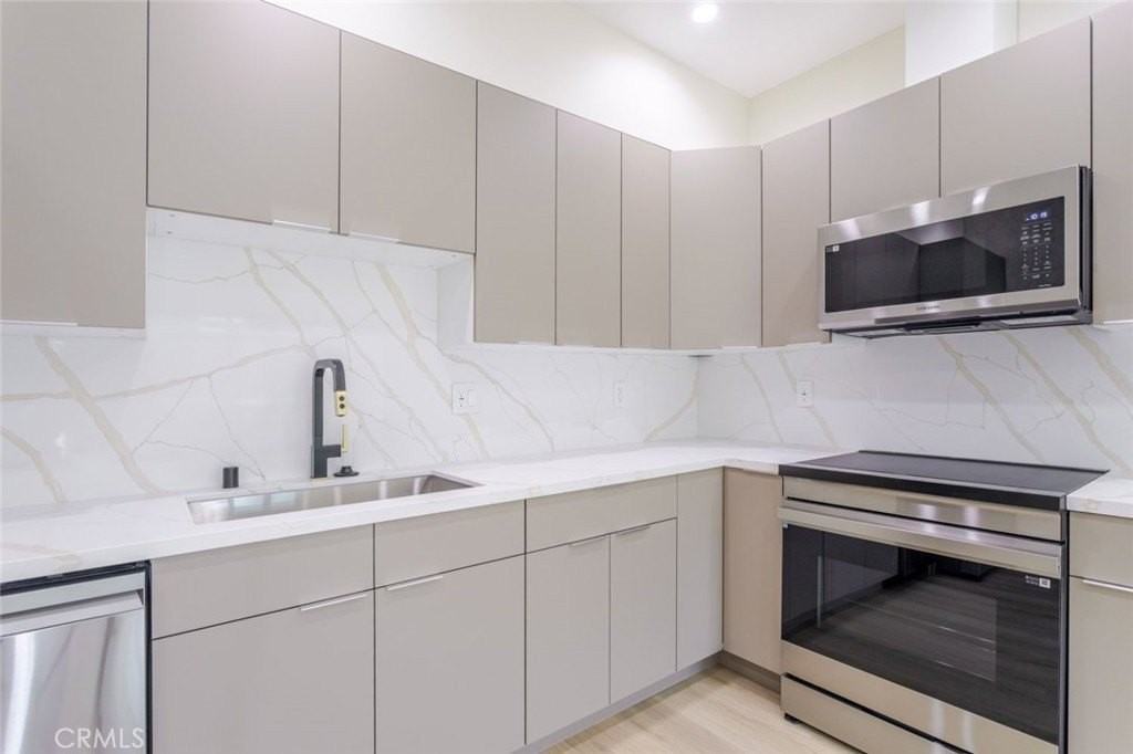 11112 Emelita St - Photo 6 of 21