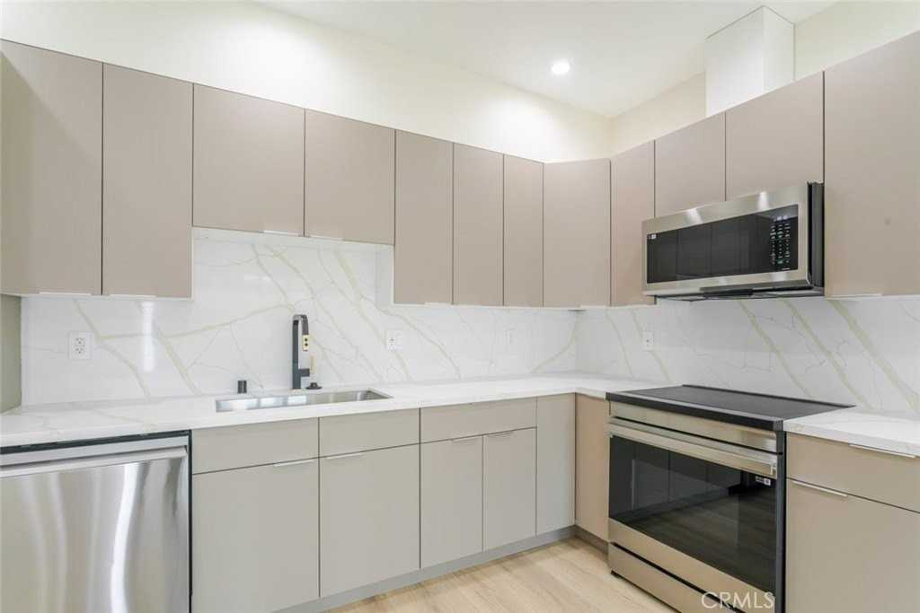 11112 Emelita St - Photo 7 of 21