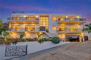 featured image of 3952 Oakfield Dr