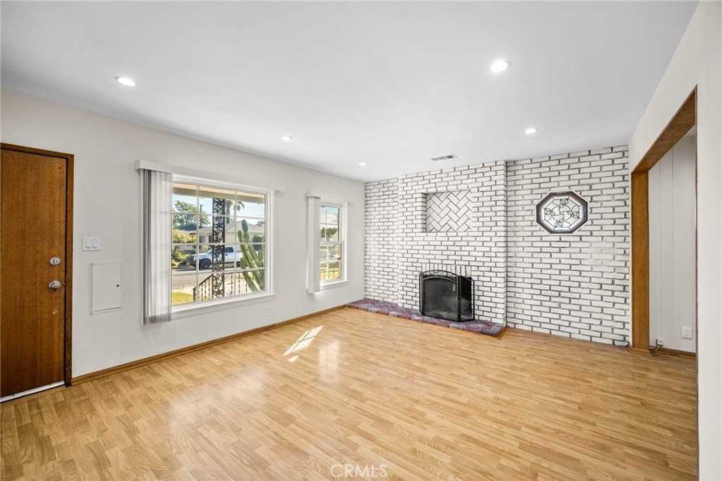 2113 N Lamer St - Photo 5 of 29