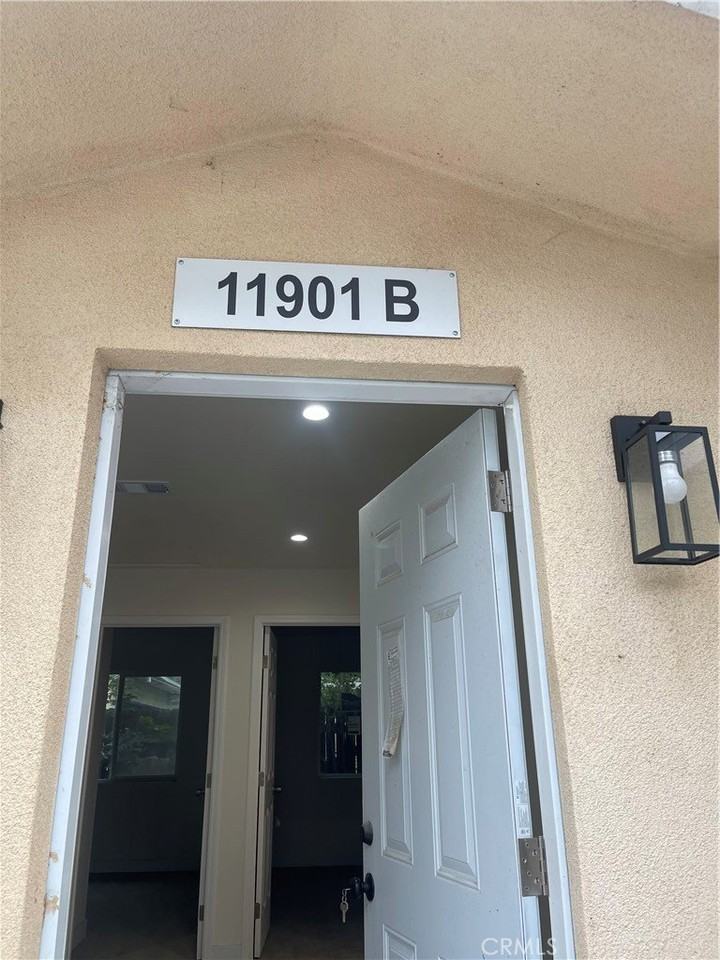 11901 Deana St #B - Photo 2 of 7