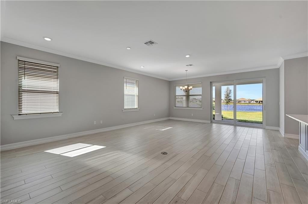 437 Tamarindo Ln - Photo 4 of 36