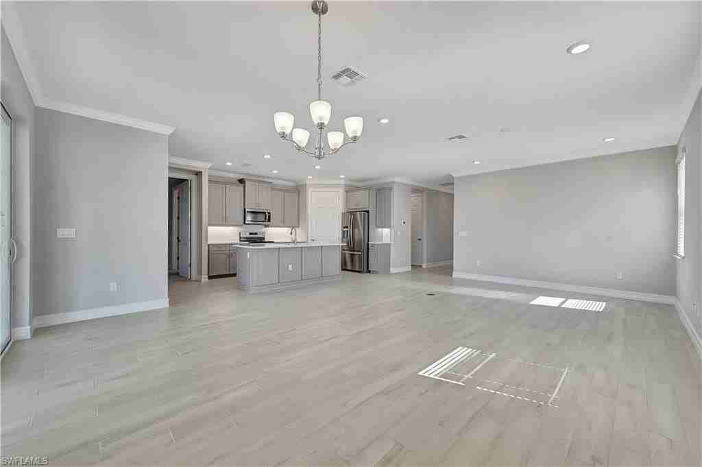 437 Tamarindo Ln - Photo 6 of 36