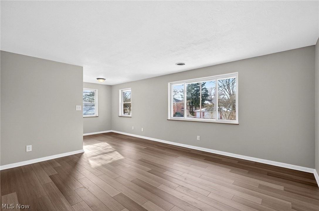 211 Buffington Rd - Photo 7 of 20