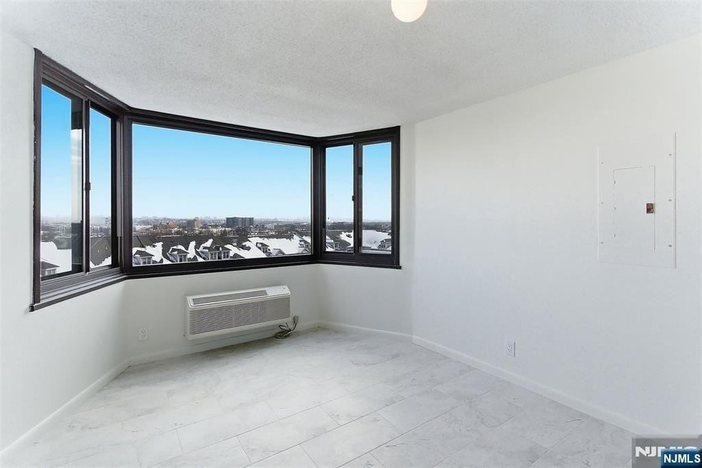 326 Prospect Ave Apt 6e - Photo 5 of 21